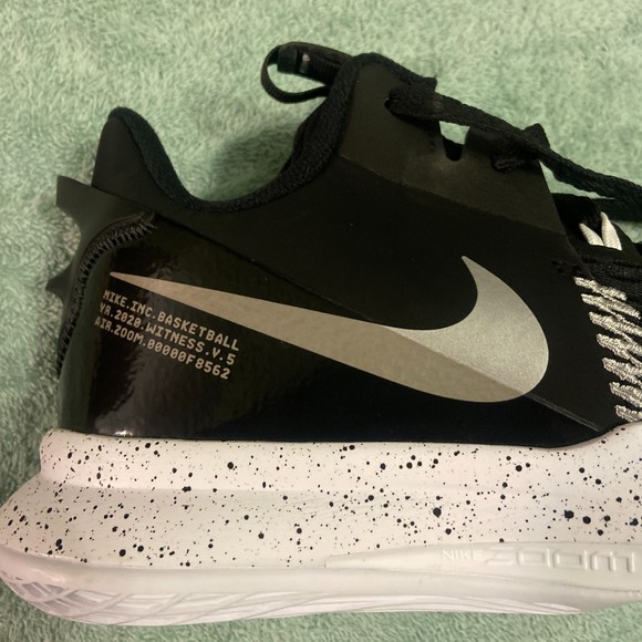 (SOLD) NWOB Nike Lebron "Witness 5" Shoes - Picture 3 of 11